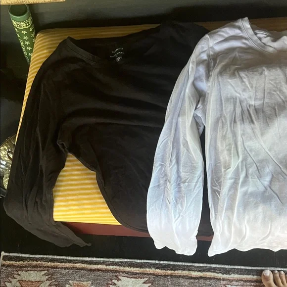 Banana Republic Black and White Long Sleeve Tees - Picture 3 of 5